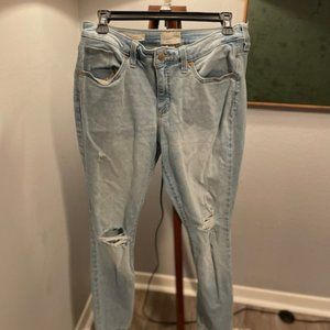 Women's Jeans- Universal Thread- Size 10/- Mid Rise Curvy Skinny Jean-Distressed